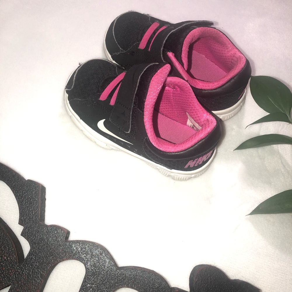 Nike girl shoes toddler size 7